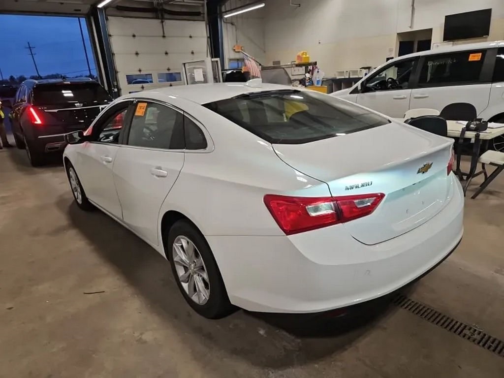 2023 Chevrolet Malibu 1LT photo 4