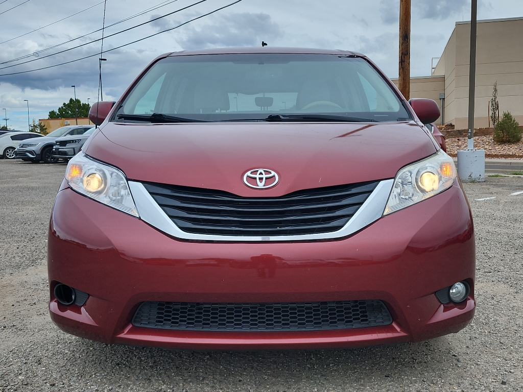 2012 Toyota Sienna LE photo 2