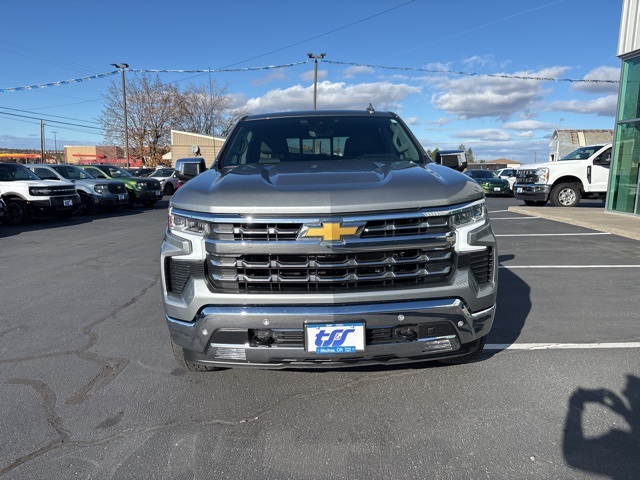 2023 Chevrolet Silverado 1500 LTZ photo 2