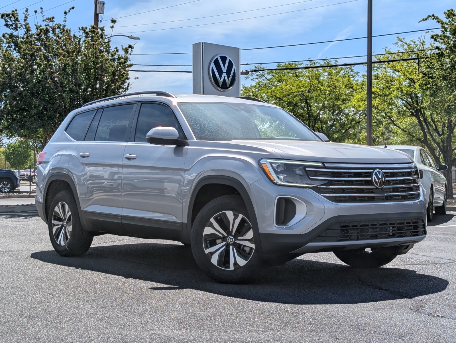 New 2025 Silver Mist Metallic Volkswagen 2.0T SE image 1