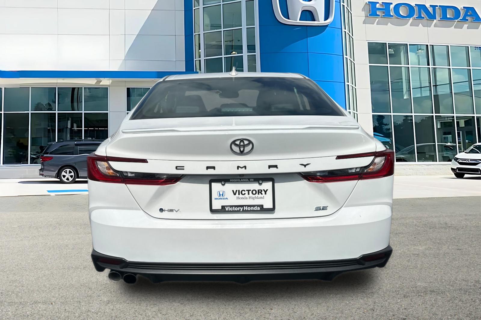 2025 Toyota Camry SE photo 4