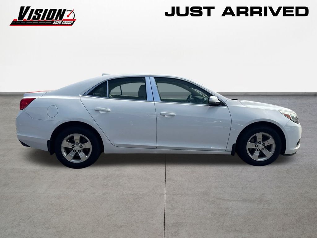 2015 Chevrolet Malibu 1LT photo 3