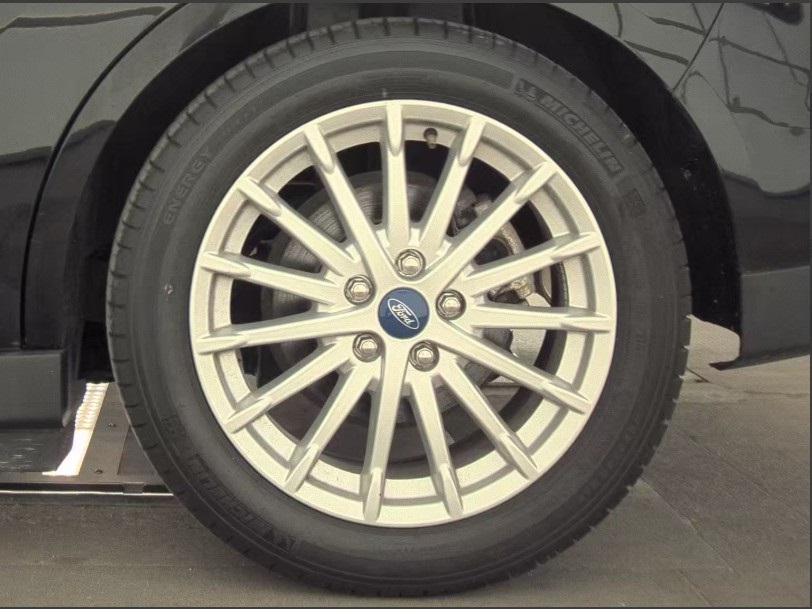 2016 Ford C-Max Hybrid SE photo 16