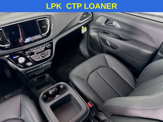 2025 Chrysler Pacifica Hybrid photo 20