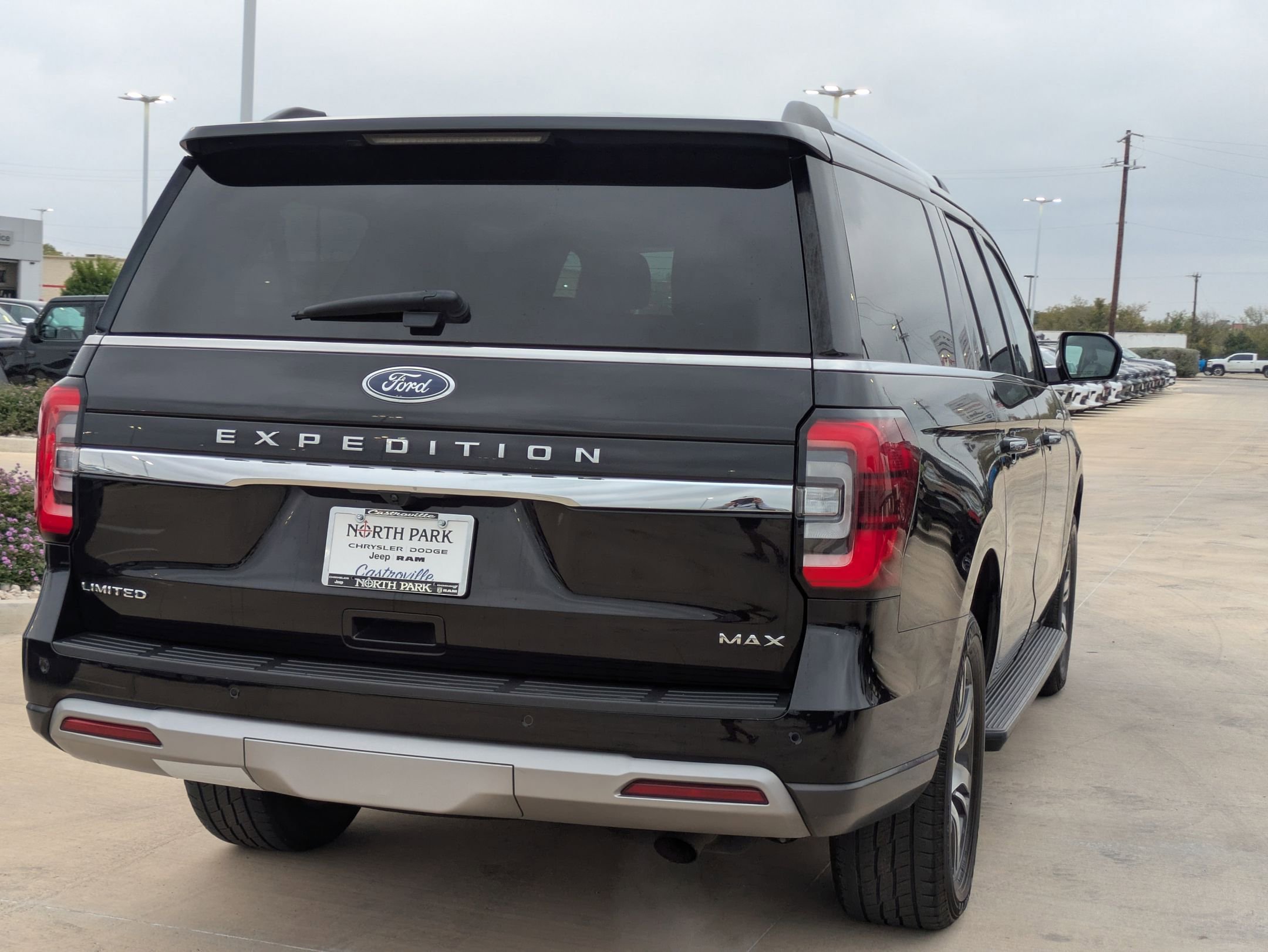 2024 Ford Expedition MAX Limited photo 3