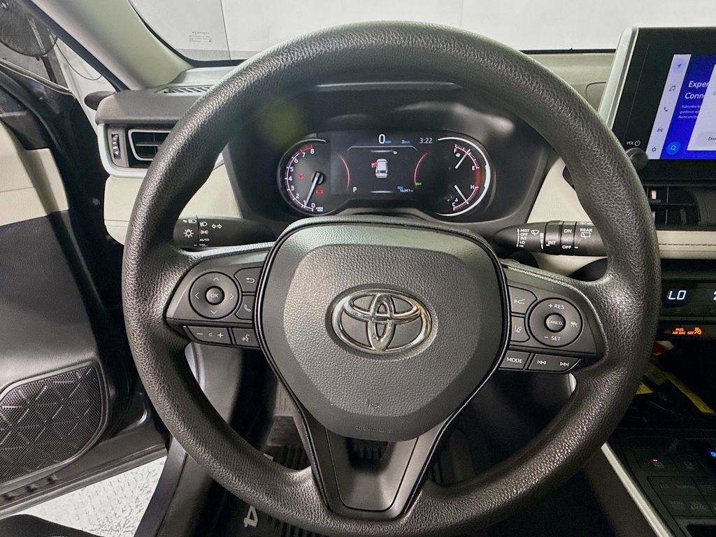 2023 Toyota RAV4 XLE photo 8