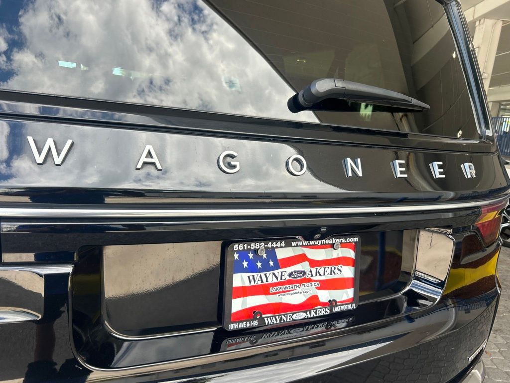 2024 Jeep Wagoneer L Series II photo 14