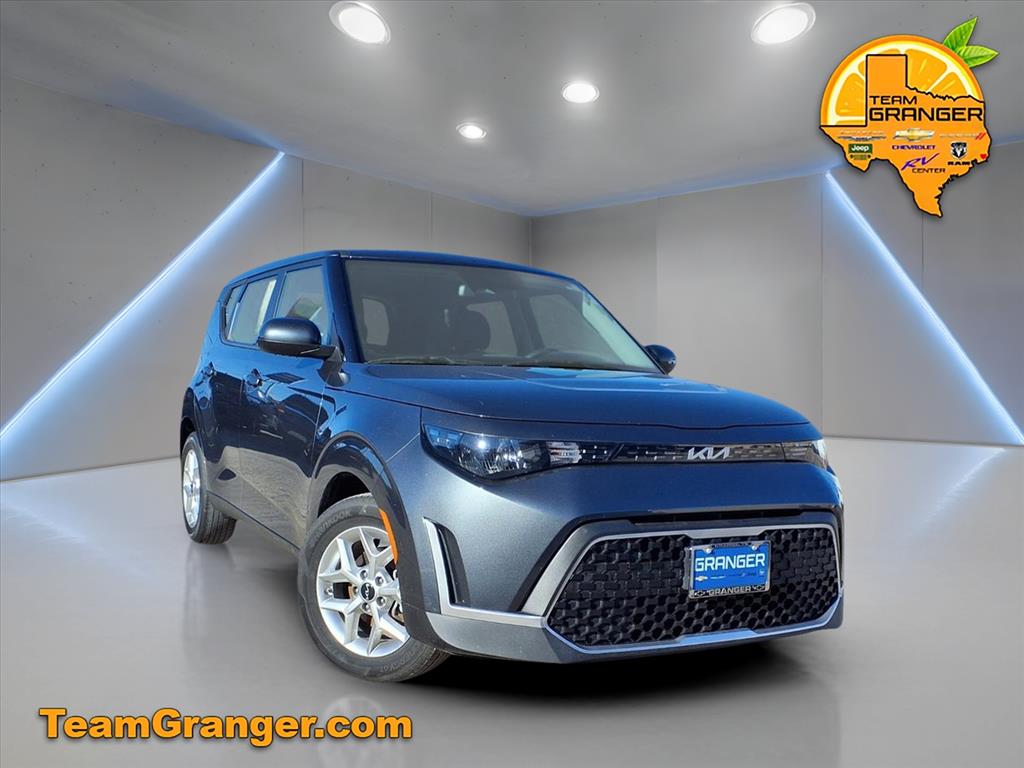 2024 Kia Soul LX's photo