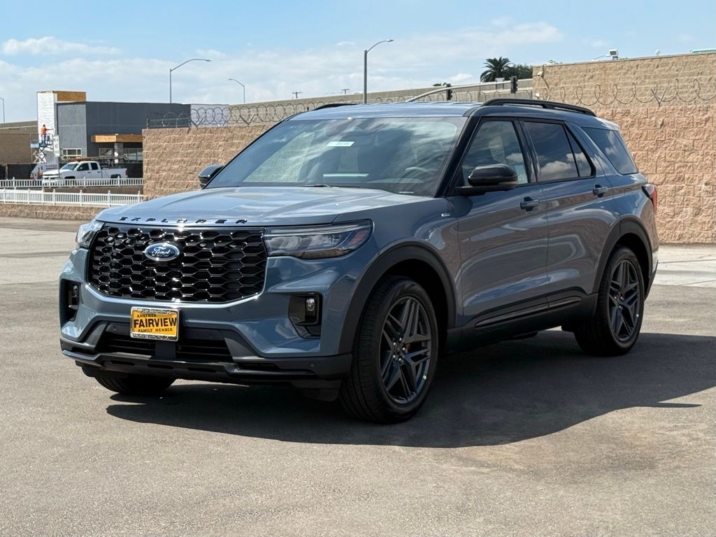 2025 Ford Explorer ST-Line photo 6