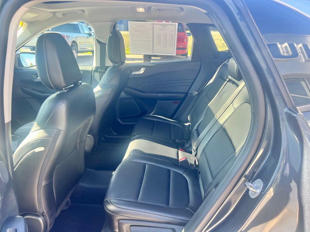 2022 Ford Escape SEL photo 14