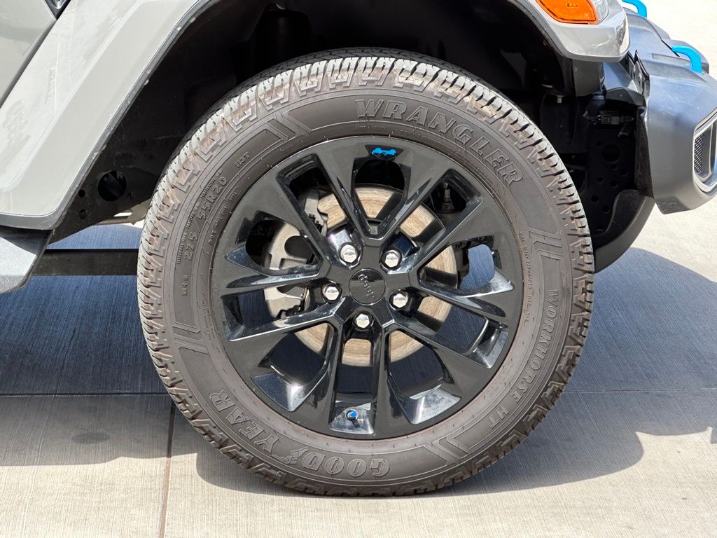 2022 Jeep Wrangler Unlimited Sahara 4xe photo 4
