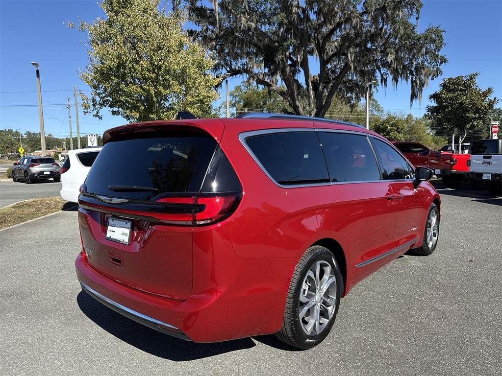 2026 Chrysler Pacifica Pinnacle photo 3