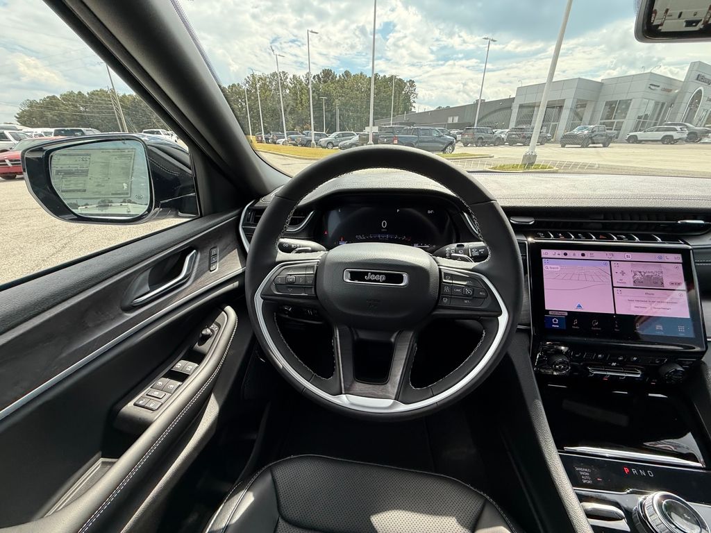 2025 Jeep Grand Cherokee Limited photo 14
