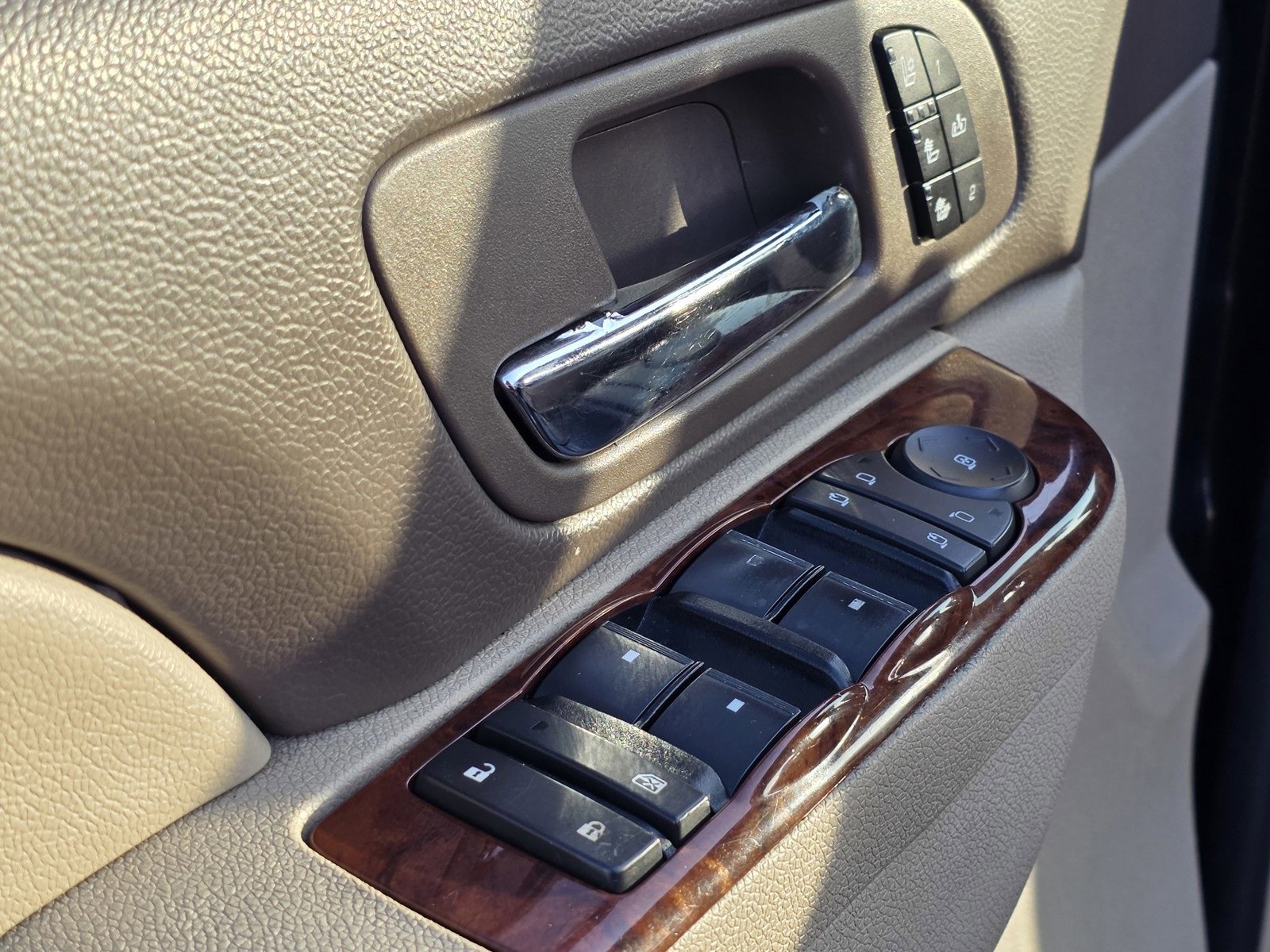 2011 Chevrolet Tahoe LTZ photo 14
