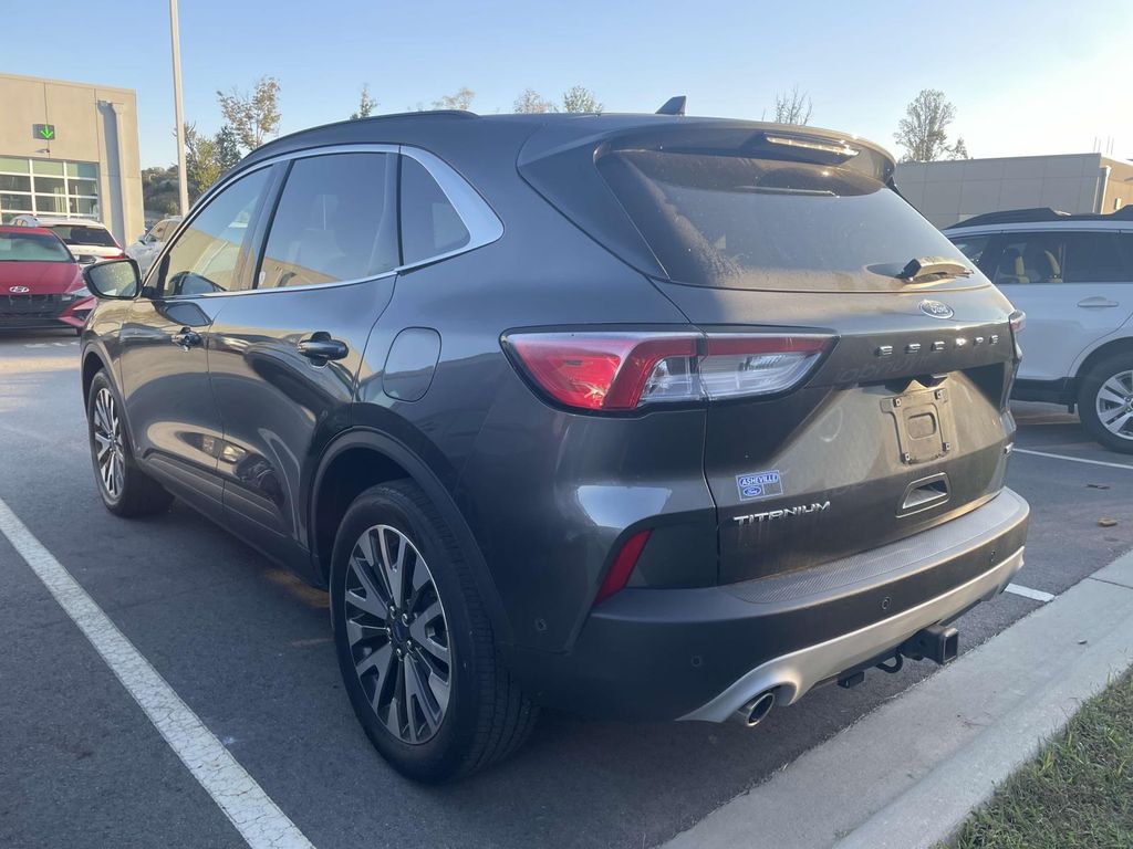 2020 Ford Escape Titanium photo 3