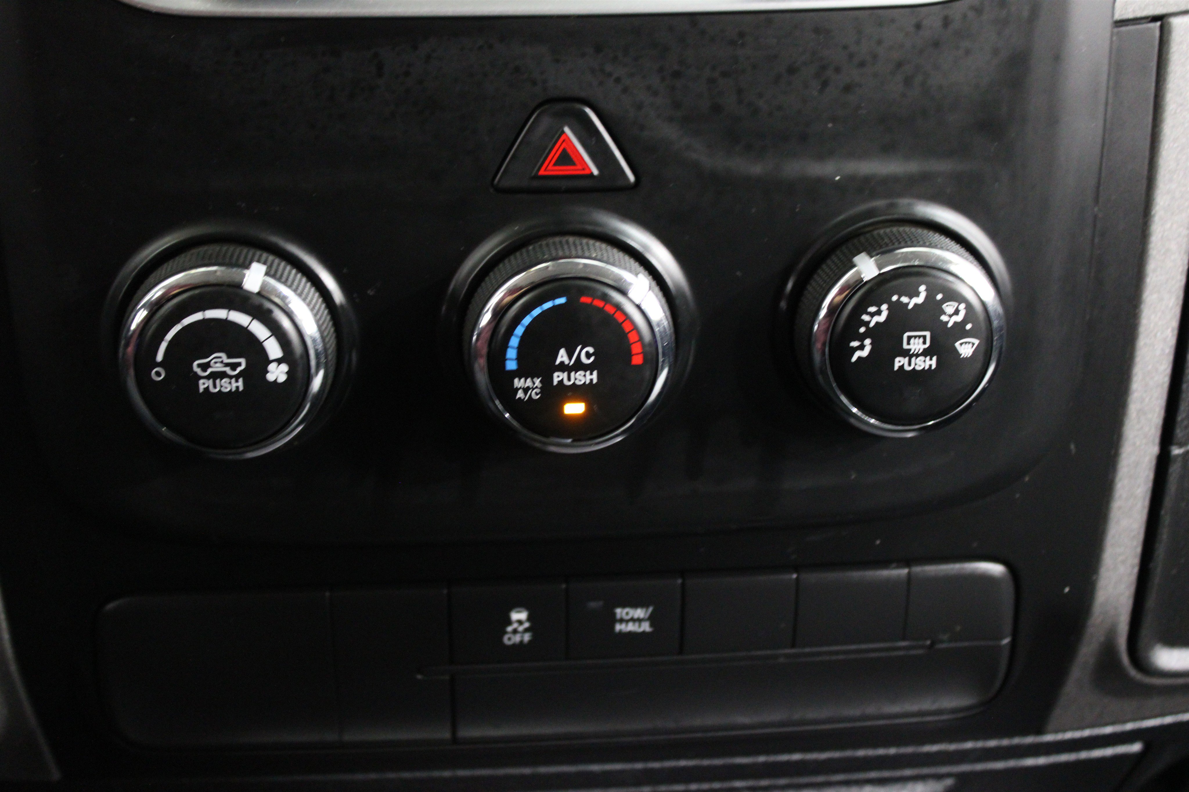 2017 Ram 1500 Tradesman photo 3