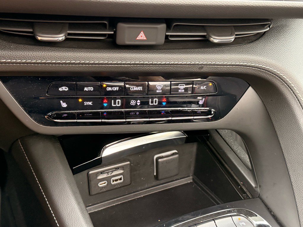 2023 Buick Envision Essence Sport Touring photo 18
