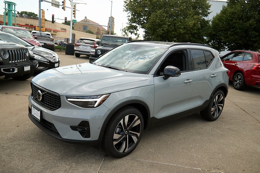 2025 VOLVO XC40 - Image 5