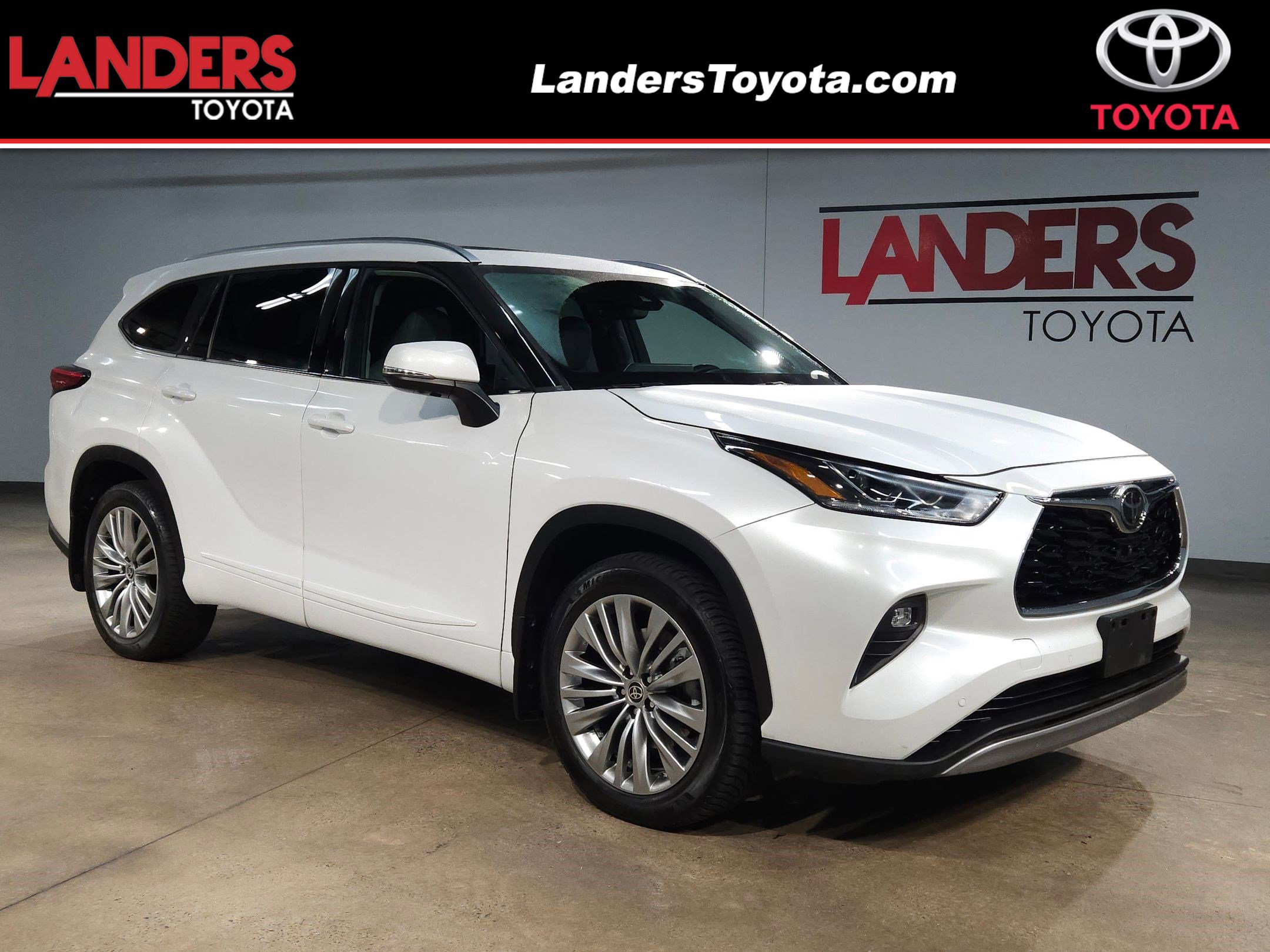 2022 Toyota Highlander Platinum's photo