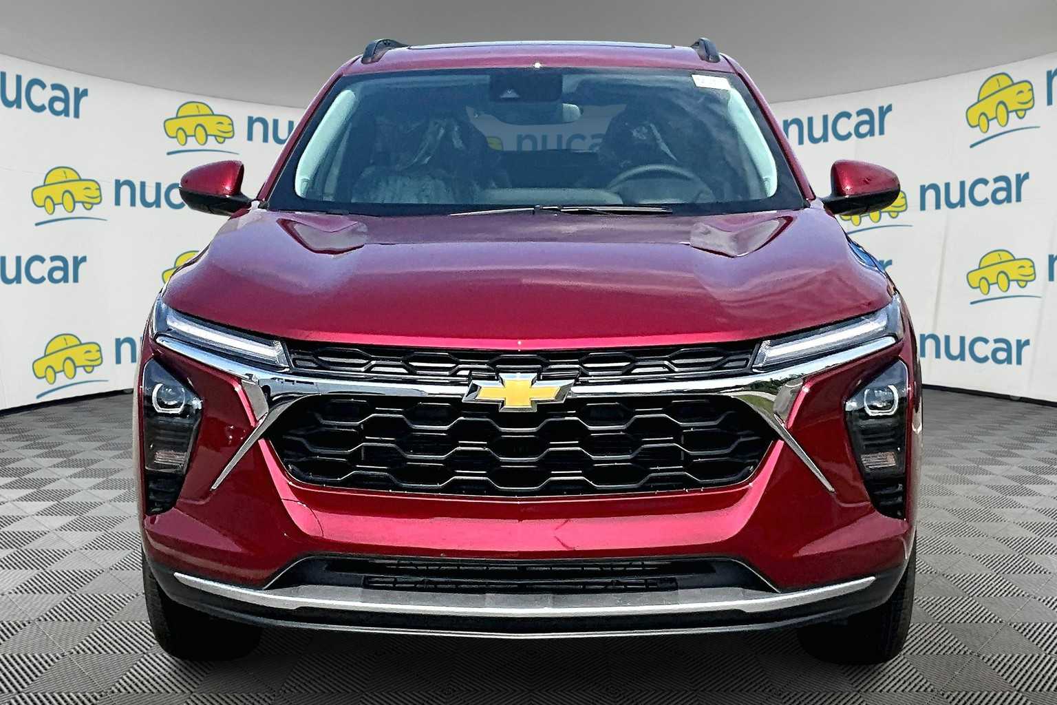 2025 Chevrolet Trax LT photo 2