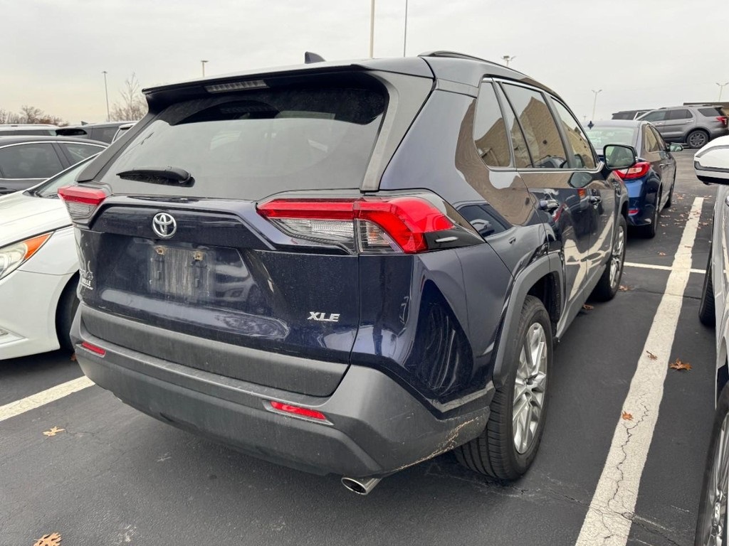 2019 Toyota RAV4 XLE Premium photo 2
