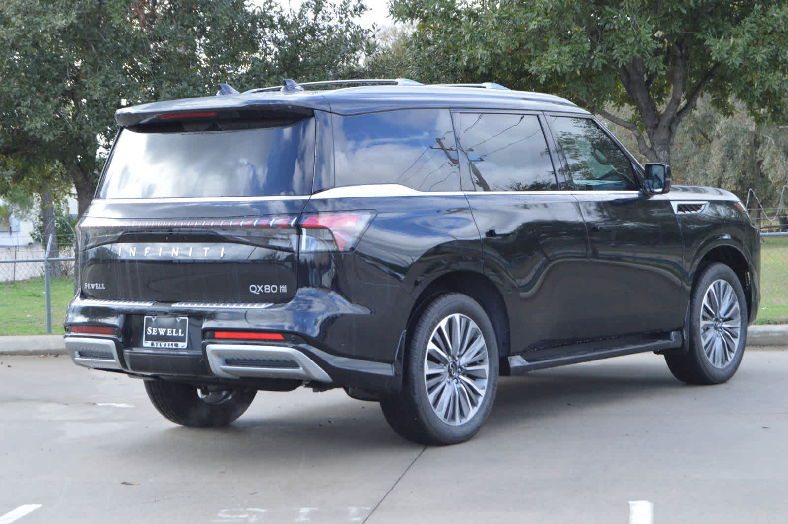 2025 Infiniti QX80 Sensory photo 3