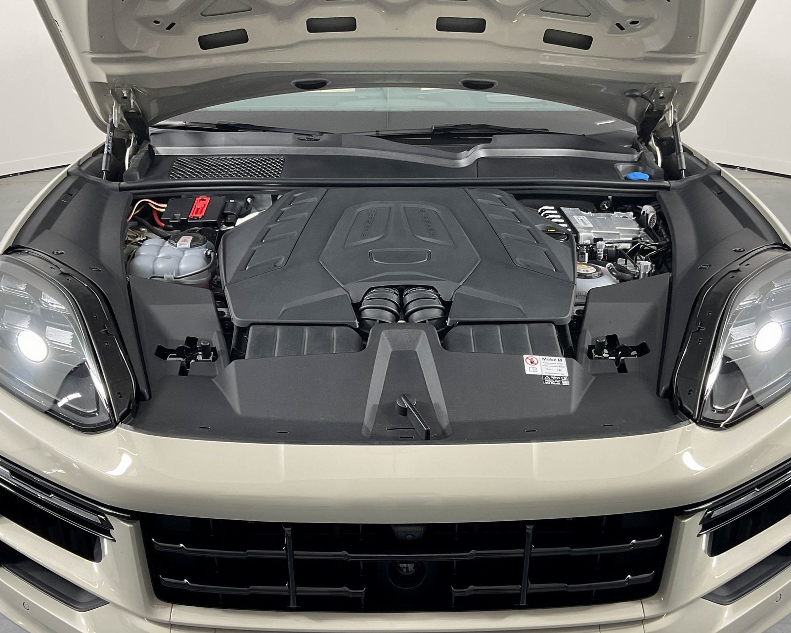 2024 Porsche Cayenne Turbo E-Hybrid photo 29
