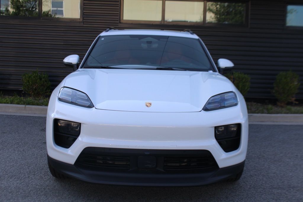 2025 Porsche Macan Electric photo 12