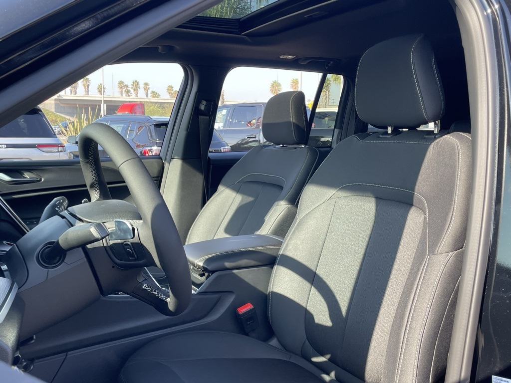 2025 Jeep Grand Cherokee Laredo X photo 16