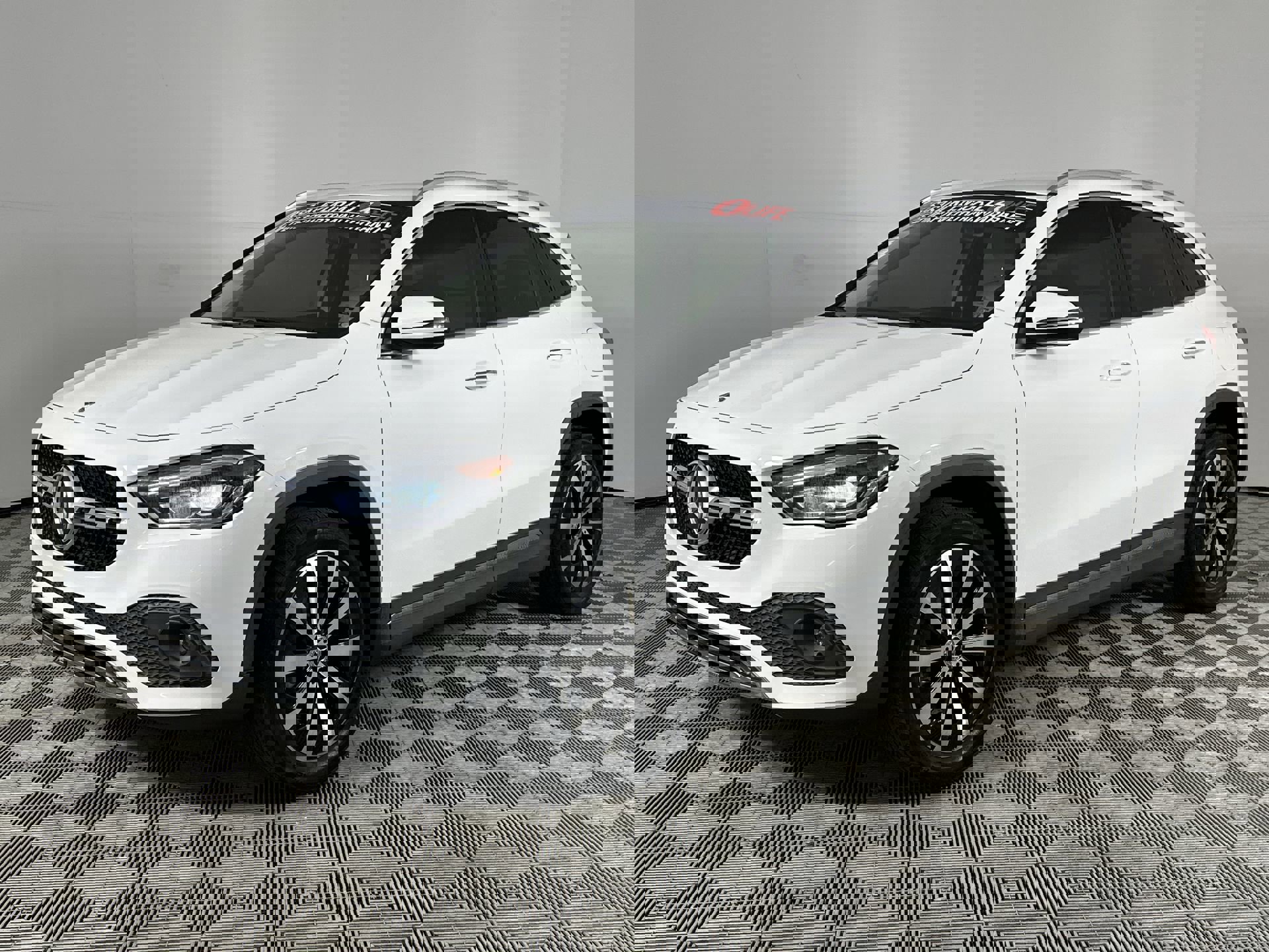 2022 Mercedes Benz GLA 250 photo 2