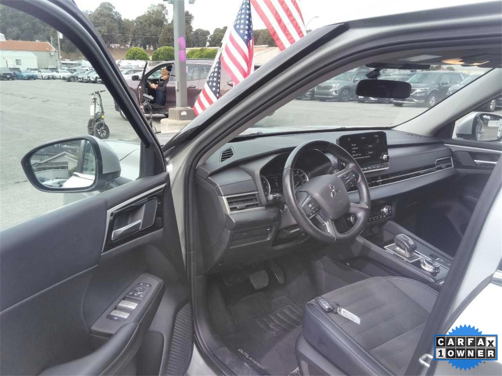 2024 Mitsubishi Outlander SE photo 4