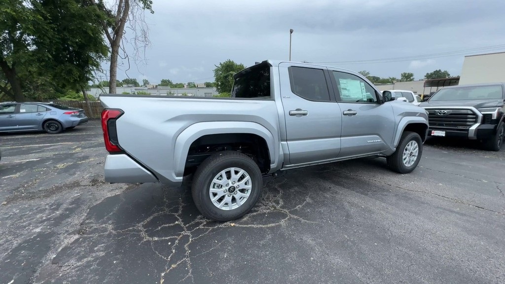 2025 Toyota Tacoma SR5 4x4 Double Cab photo 8