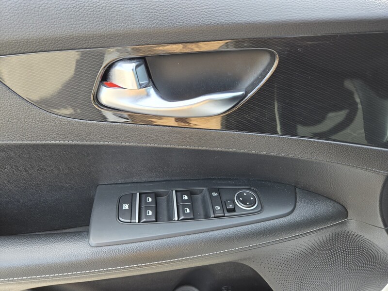 2021 Kia Forte GT-Line photo 17