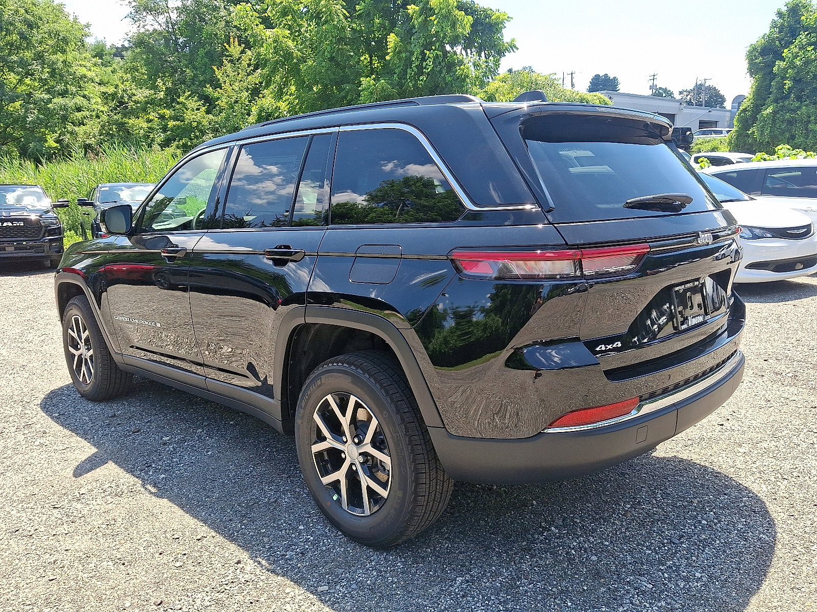 2025 Jeep Grand Cherokee Limited photo 2