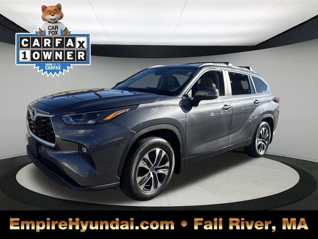 2023 Toyota Highlander XLE's photo