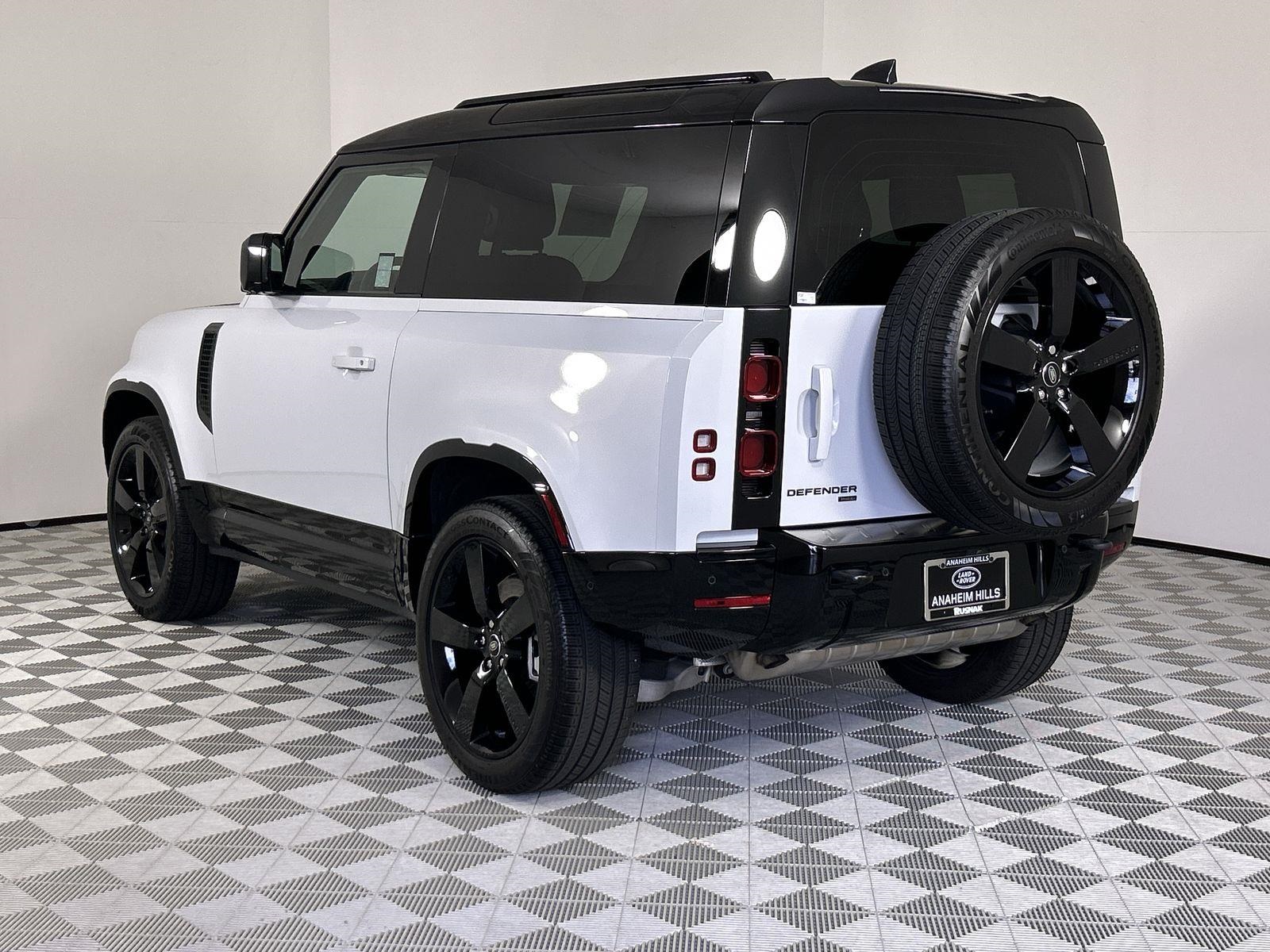 2023 Land Rover Defender 90 X-Dynamic SE photo 3