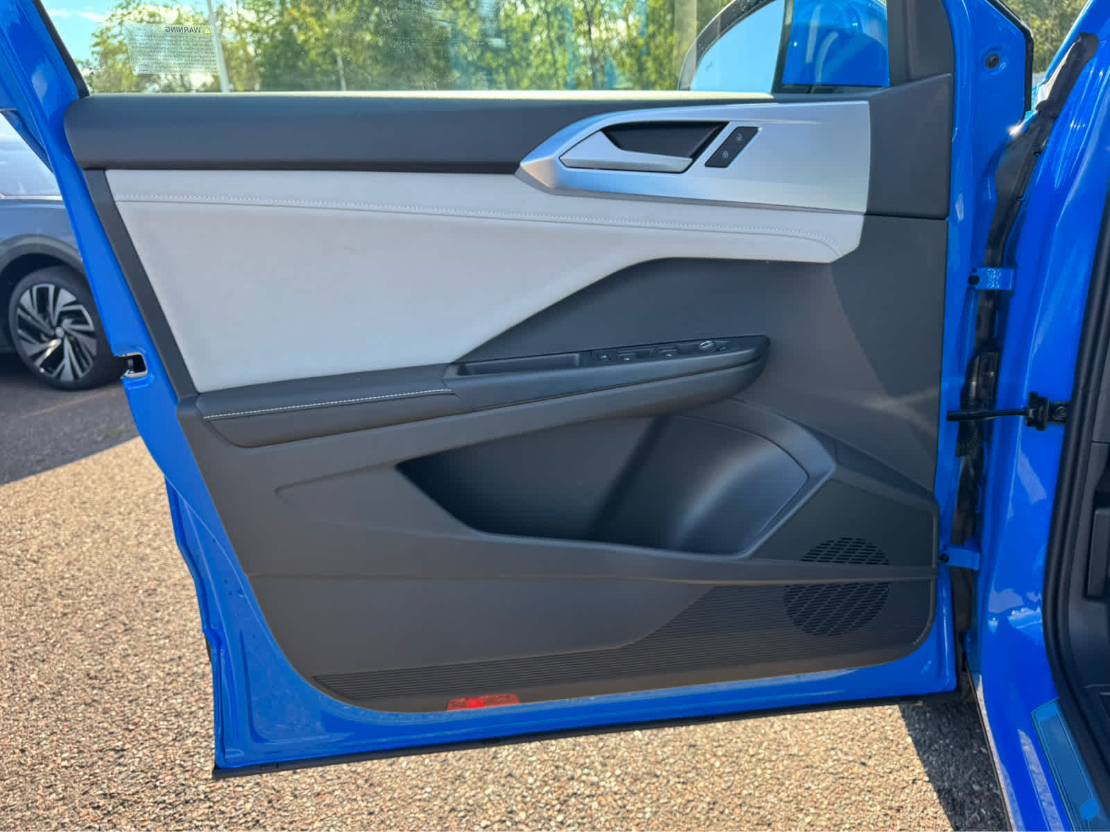 2025 Volkswagen Taos SE photo 8