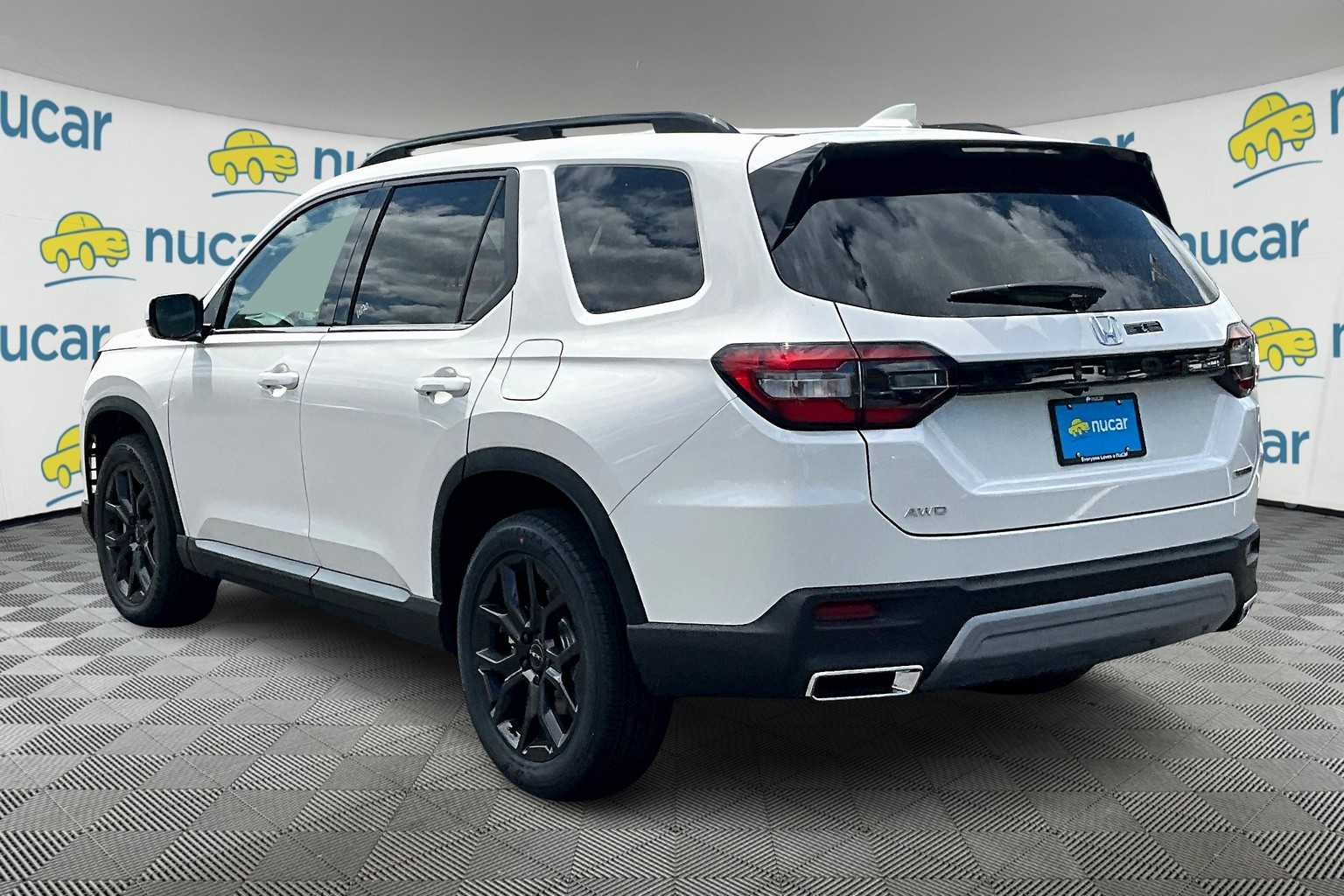 2025 Honda Pilot Touring photo 3