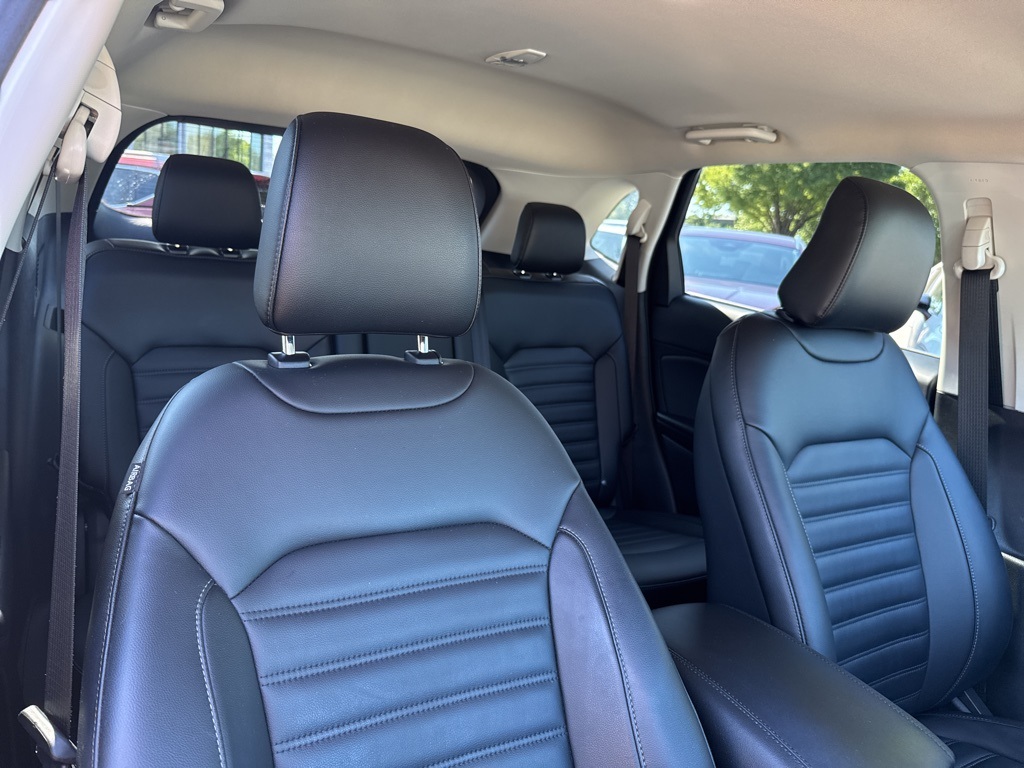 2022 Ford Edge SEL photo 29