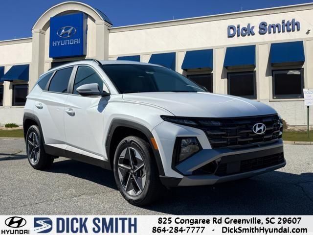 Used 2025 White Hyundai SEL Convenience image 1