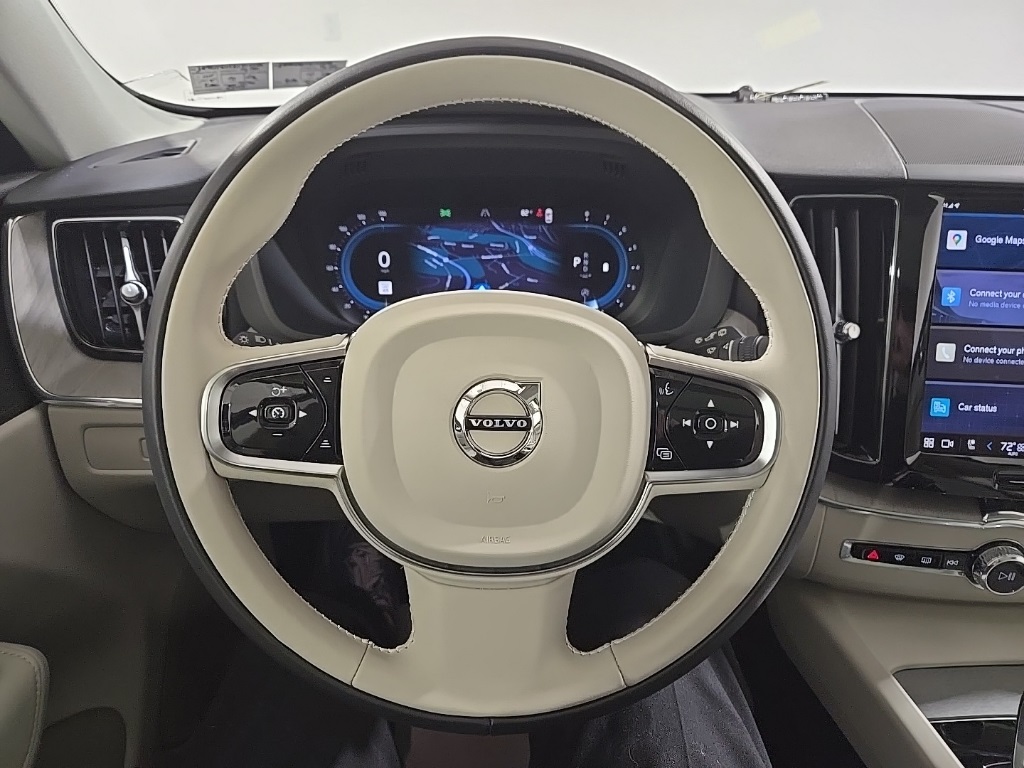 2024 Volvo XC60 B5 Plus photo 9