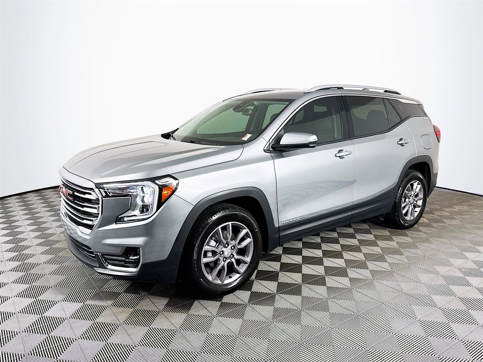 2024 GMC Terrain SLT's photo