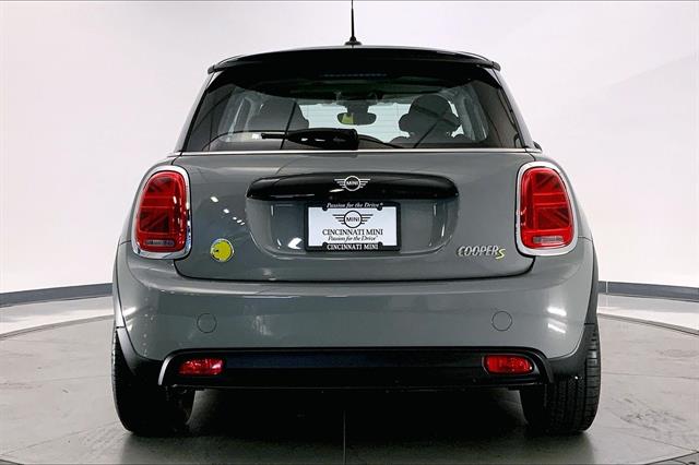 2022 Mini Cooper SE Hardtop 2 Door Signature photo 3