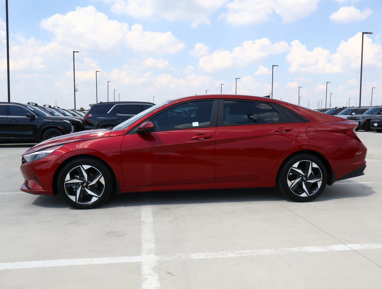 2023 Hyundai Elantra SEL photo 2