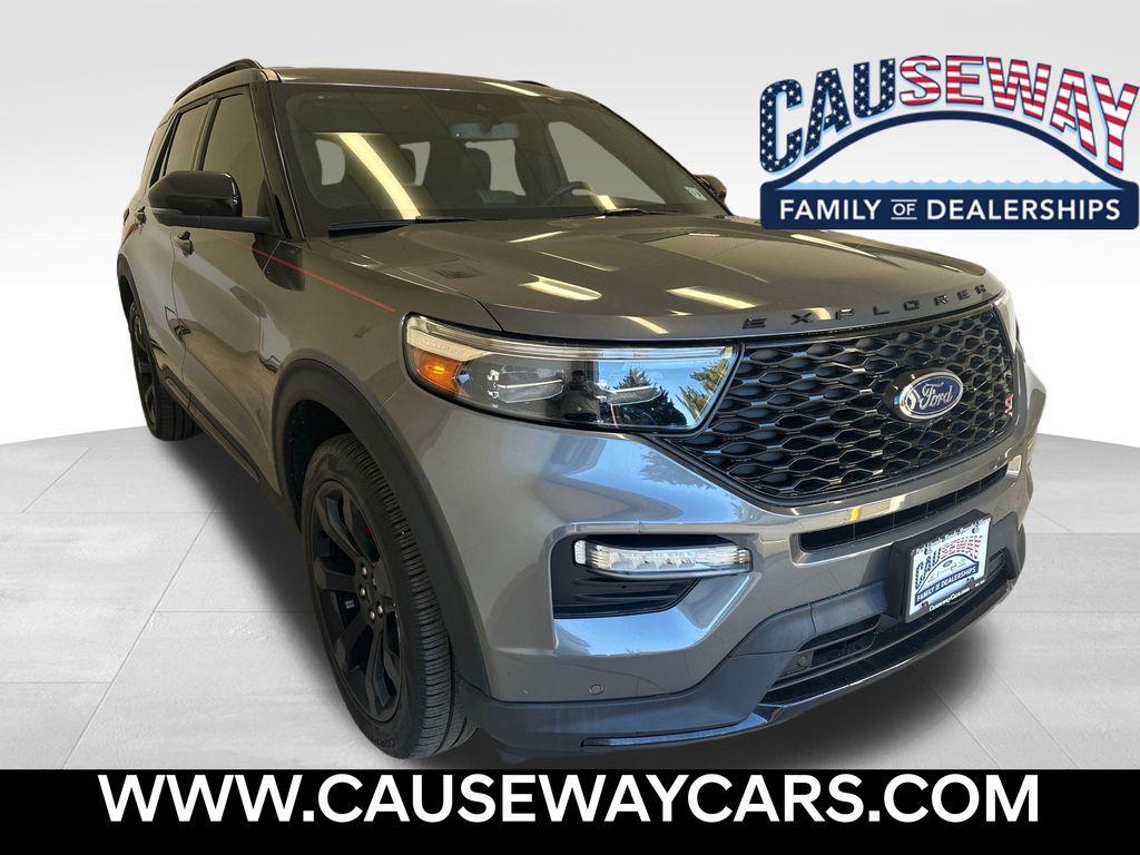 2023 Ford Explorer ST's photo