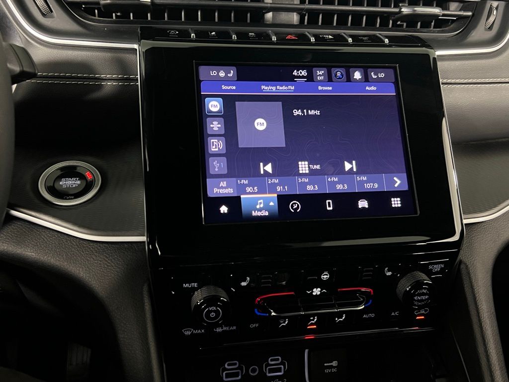 2024 Jeep Grand Cherokee Altitude photo 9