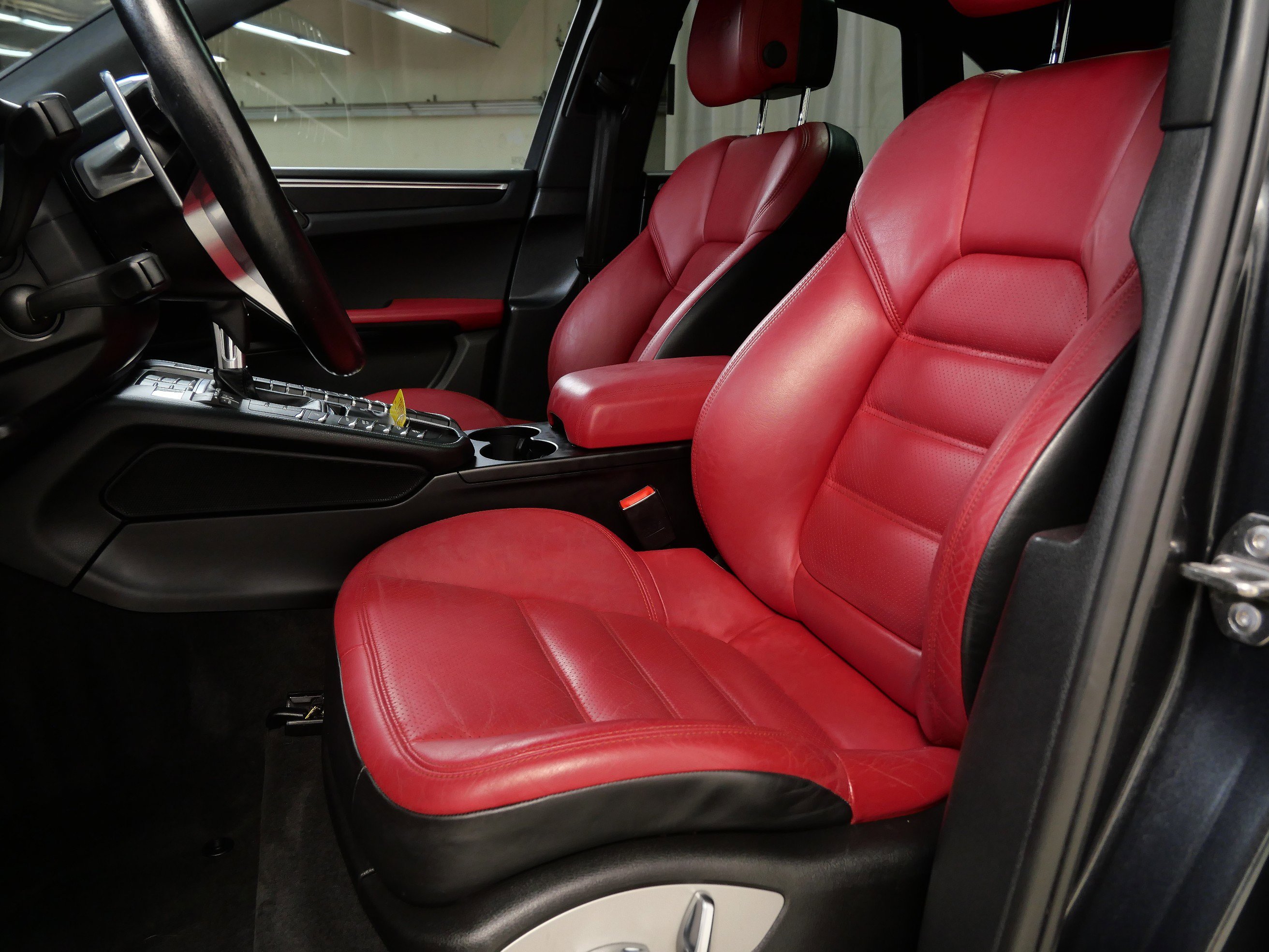 2017 Porsche Macan GTS photo 2
