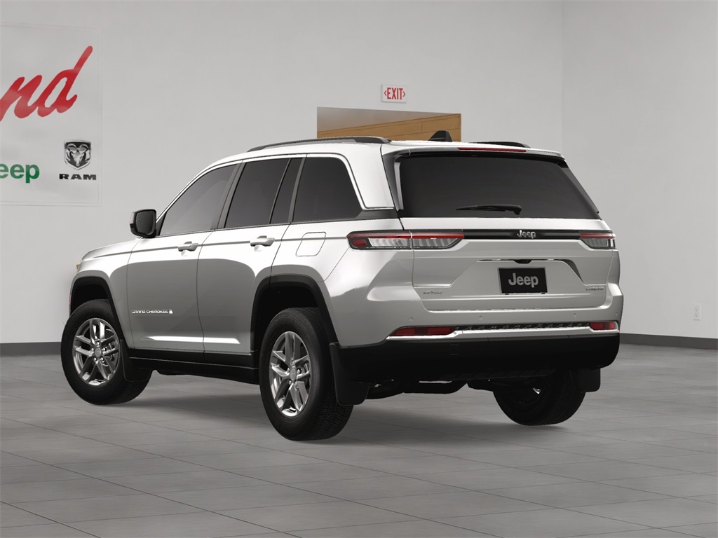 2025 Jeep Grand Cherokee Laredo photo 4