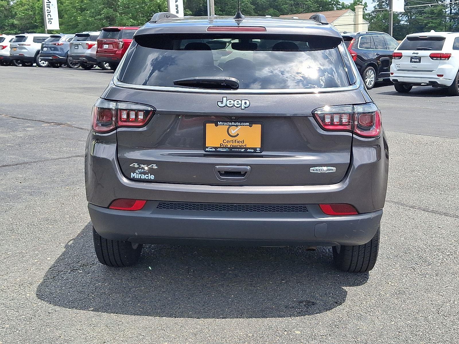 2021 Jeep Compass Latitude photo 2