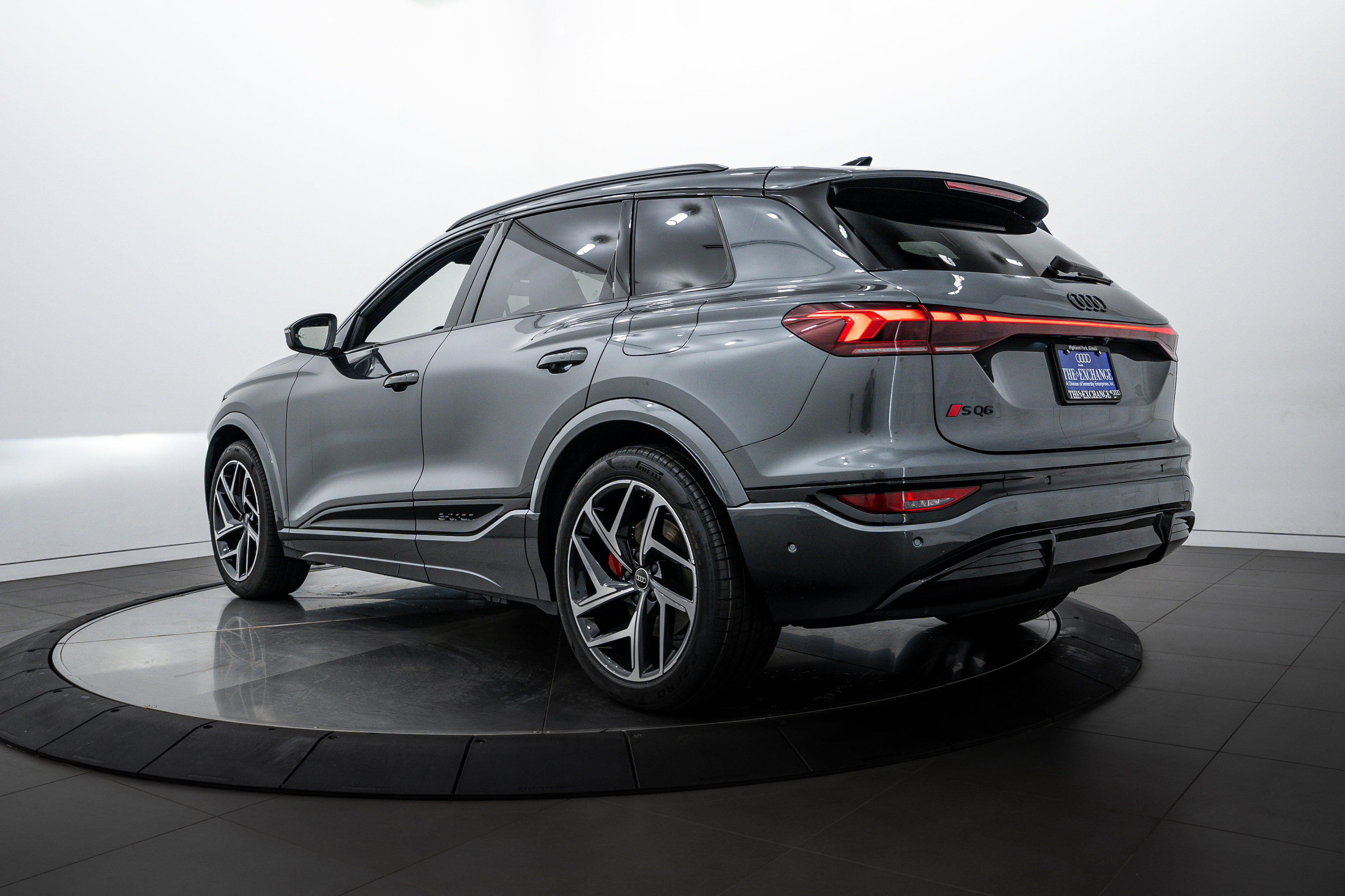 2025 Audi SQ6 photo 4